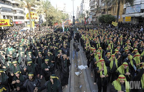 multitud que conmemora Ashura en Dahiye